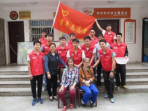 5月公司青年志愿者走访照顾闵行区华漕镇孤寡老人